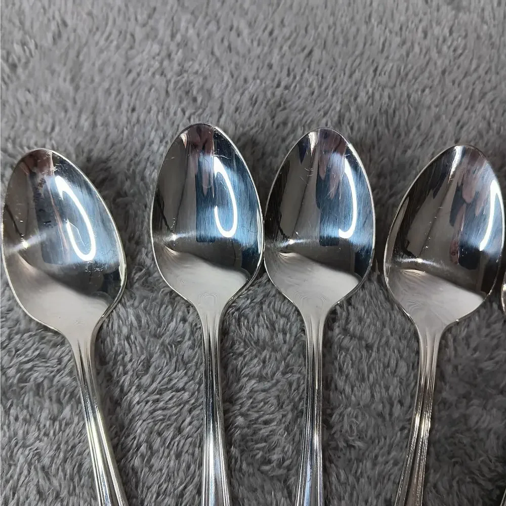 Set of 8 Oneida Silversmiths Silver Plate Clairhill-Fairhill Teaspoons